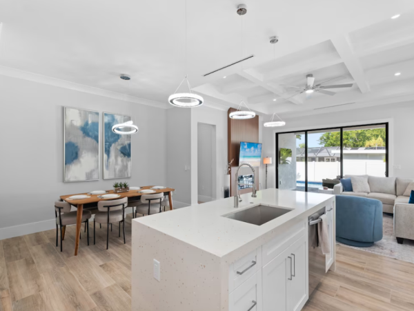 Luxurious 5-Bedroom Retreat in Naples - Your Ultimate Vacation Destination
